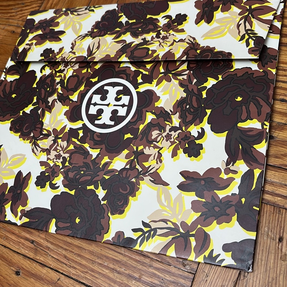 Tory Burch Floral Patterned Gift Bag - Picture 7 of 7